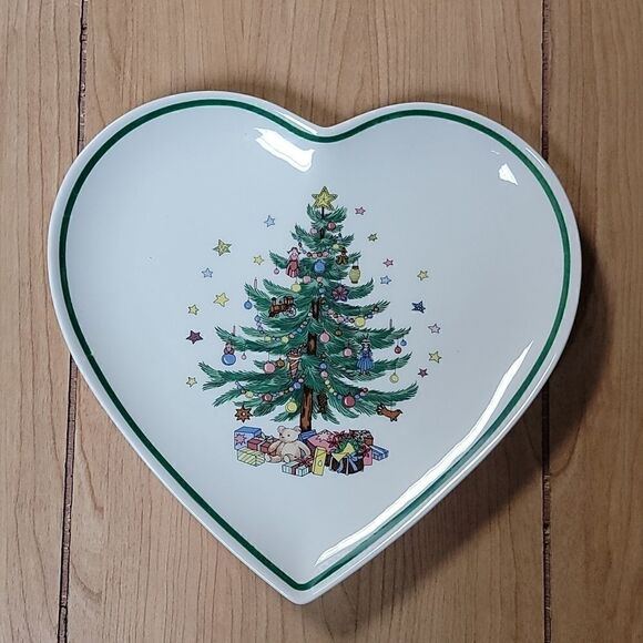 NIKKO HAPPY HOLIDAYS HEART-SHAPED DISH - Picture 4 of 7